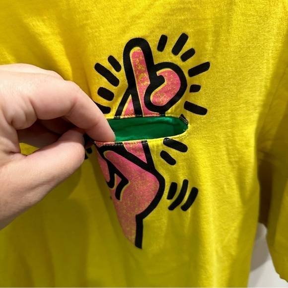 Uniqlo Keith Haring crop vintage retro tee medium yellow pocket - Picture 4 of 5